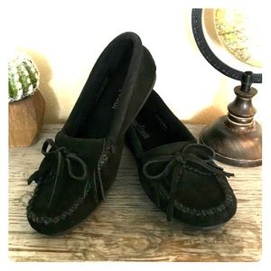 Minnetonka Kilty suede moccasins